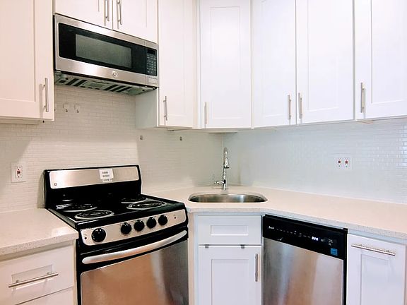 2nd image of 425 W 45th St APT 1FE