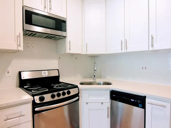 425 West 45th Street image 1 of 11