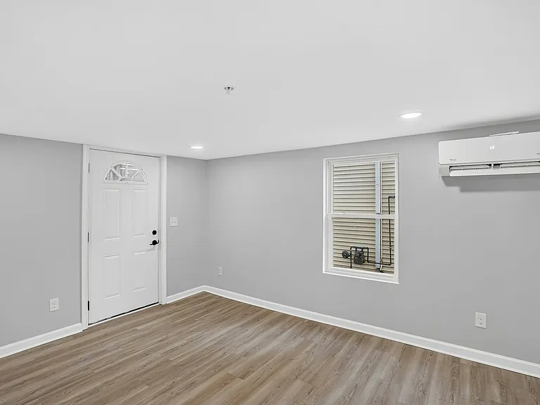 428 S Governors Ave #B — Photo 7