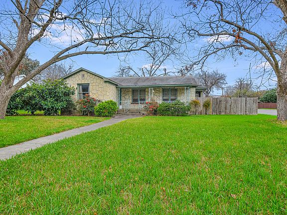 2nd image of 251 Calumet Pl