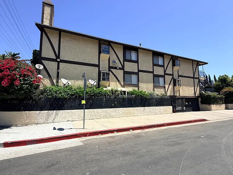 7504 Sepulveda Blvd #204 — Photo 14
