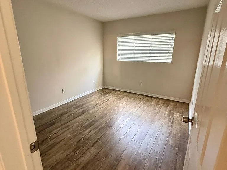1827 Veteran Ave — Photo 9