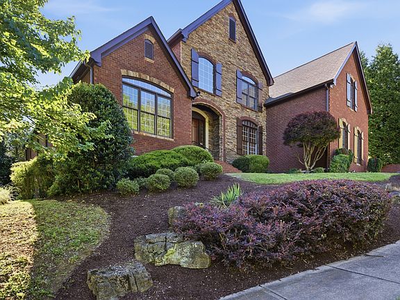 2nd image of 319 Hamlets End Way