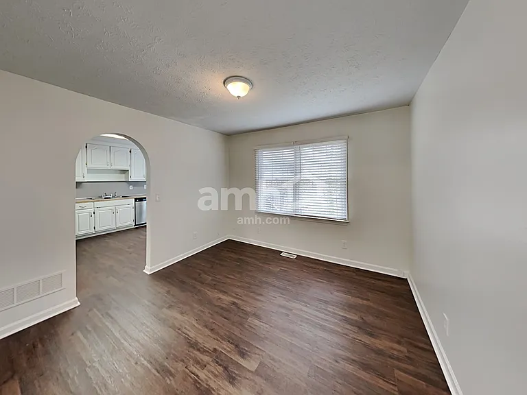 468 Springfield Dr — Photo 6