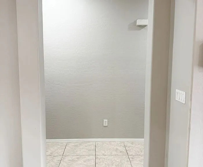 2421 W Ellis St — Photo 21