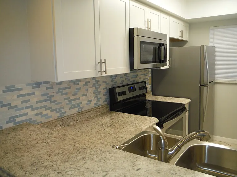 3035 Sir Hamilton Cir — Photo 23