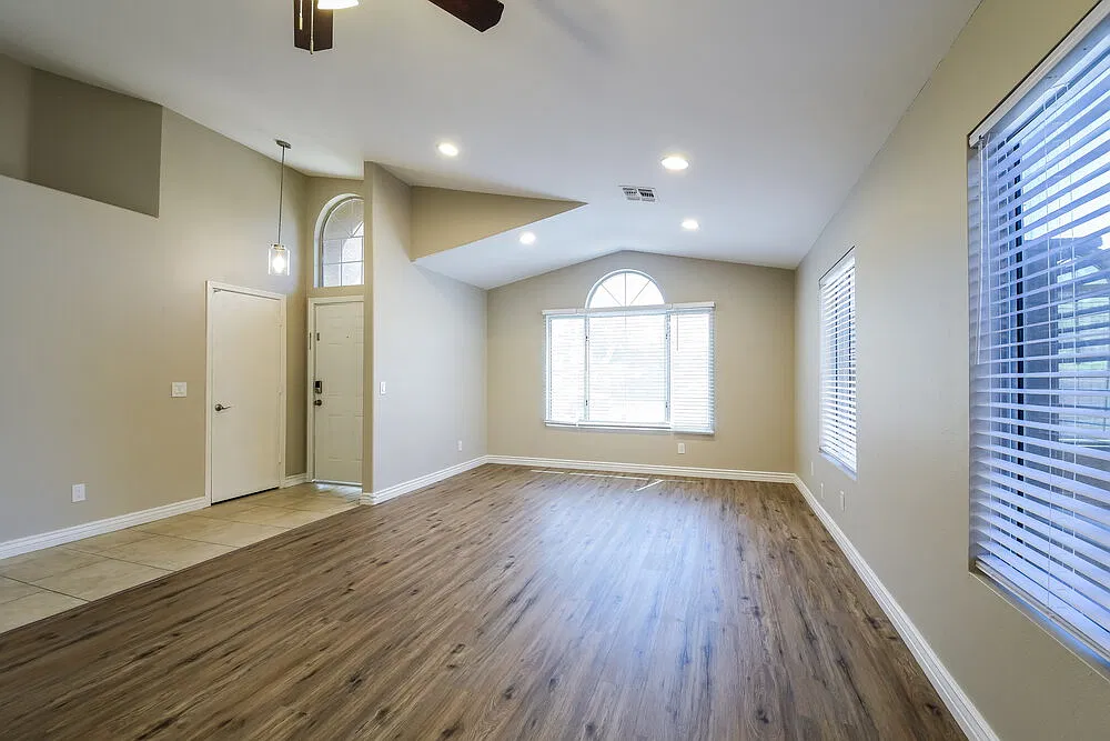 3 bed, 2.0 bath, 1653 sqft, $2,560 — Photo 4