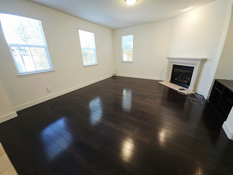 4887 Thorndike Ln — Photo 15