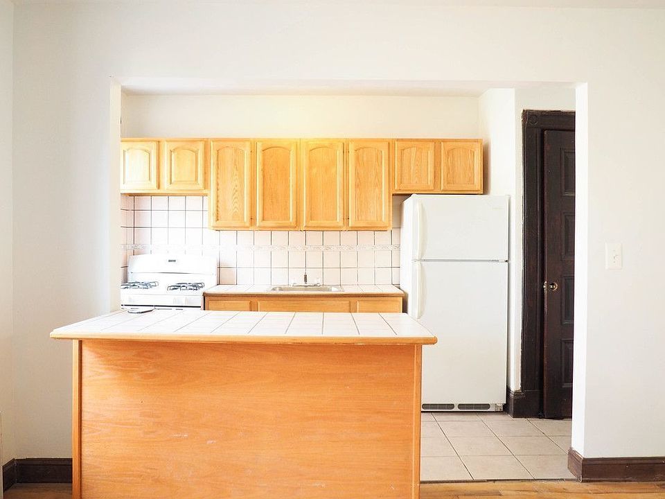 1st image of 866 Park Pl #3