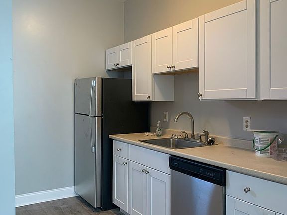 2nd image of 1126 Sheffield St #201