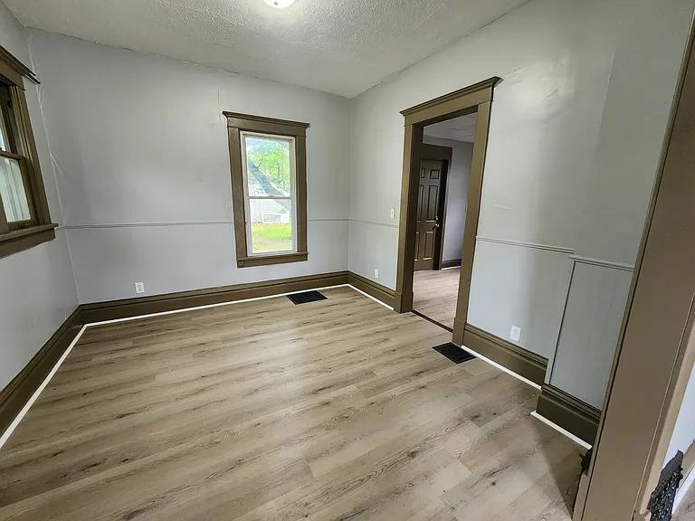 525 Courtland St — Photo 4
