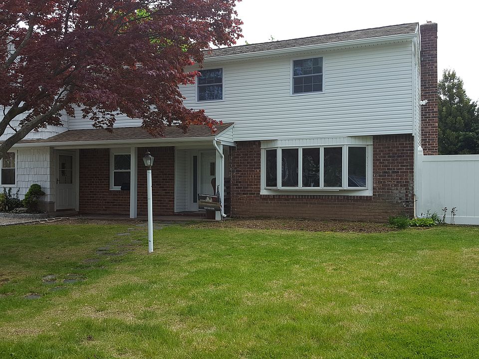 1st image of 11 Evelyn Dr