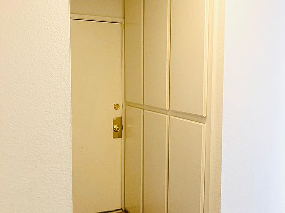 3rd image of 9864 Bexley Dr