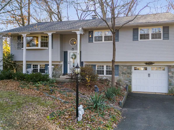 694 Barrington Rd, Collegeville, PA 19426