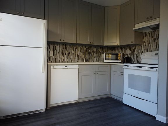 Microwave, Toaster included