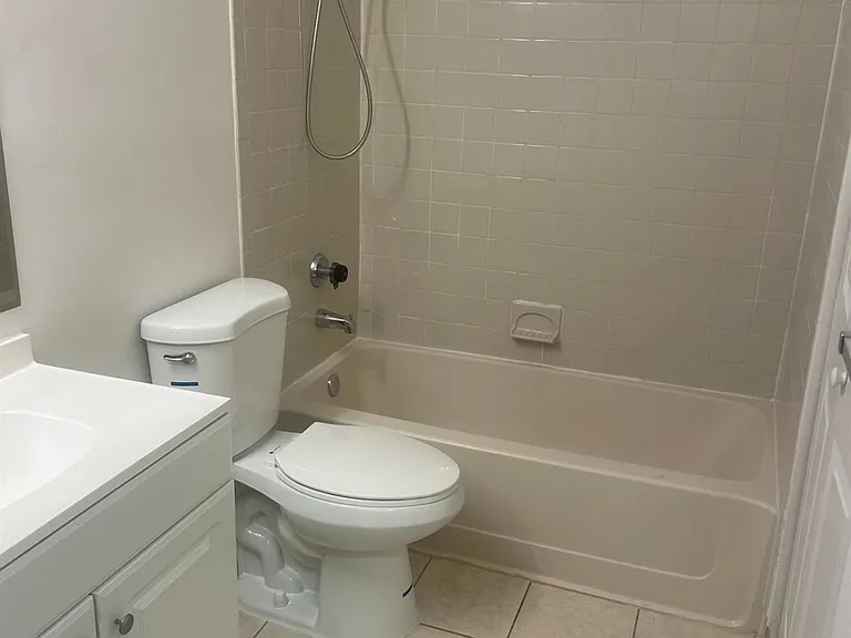 1019 Ravens Crest Dr — Photo 25