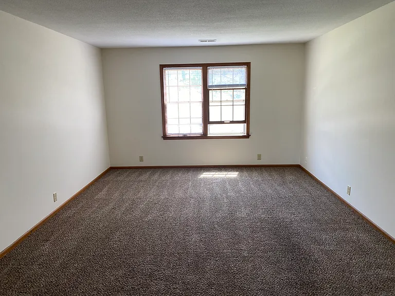 KINGSWOOD APARTMENTS — Photo 14
