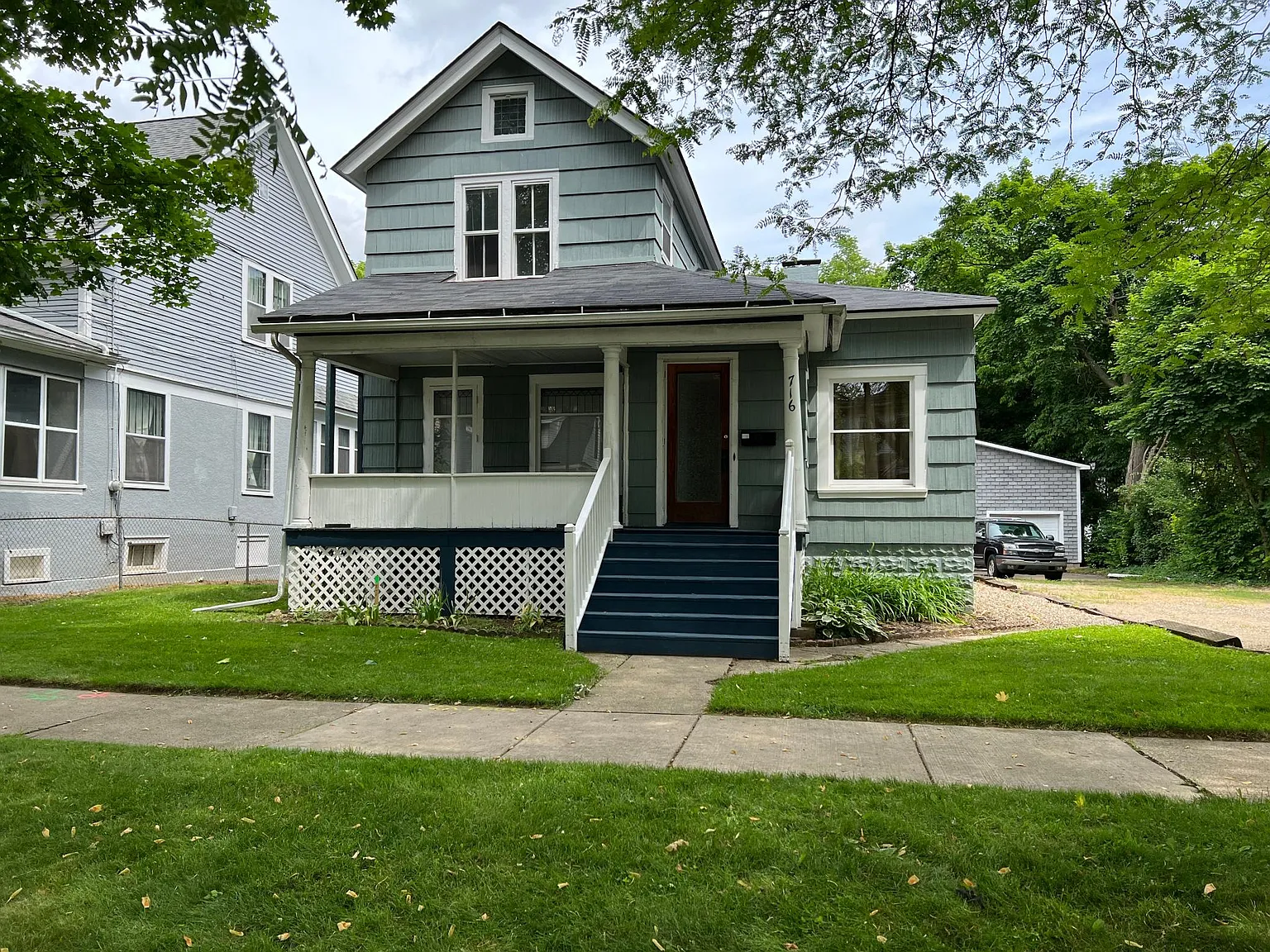 716 Forest St photo 1