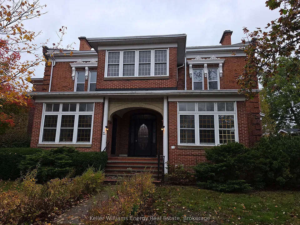 35 King St #1