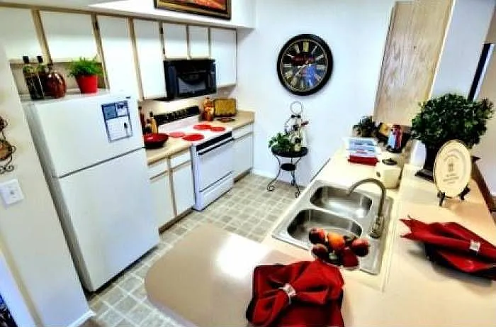 2 Bedroom 2 Bath Kitchen