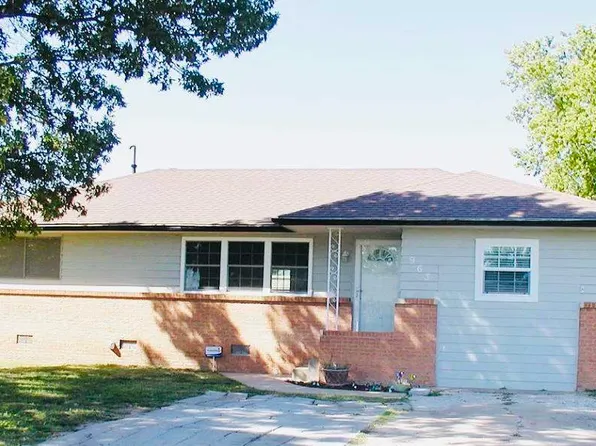 963 N 6th St, Blackwell, OK 74631