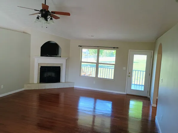 310 Ayers Rd, Kodak, TN 37764
