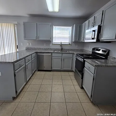 3 bed, 2.5 bath, 1507 sqft, $1,700 — Photo 3