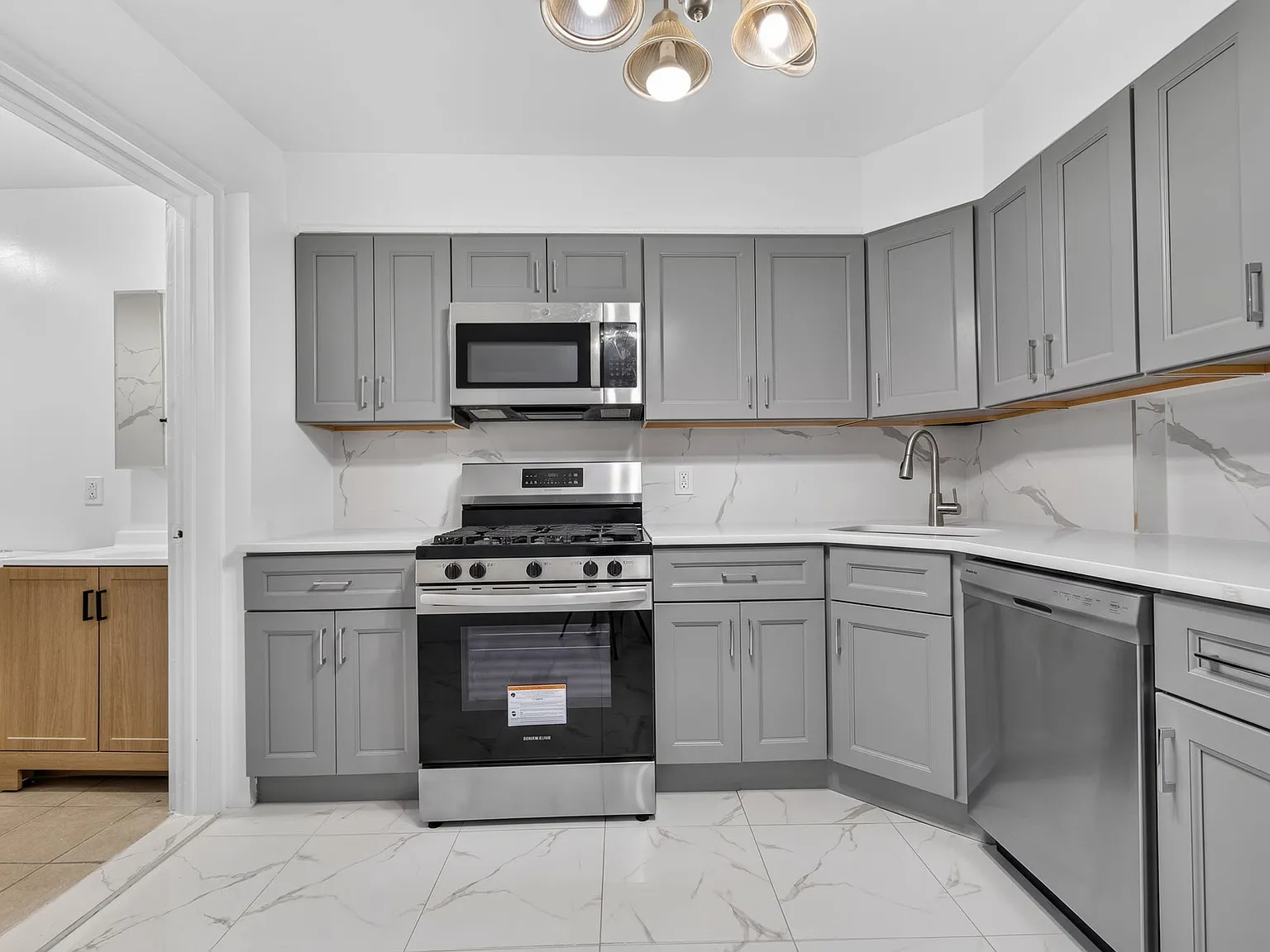 1021 W Side Ave — Photo 4