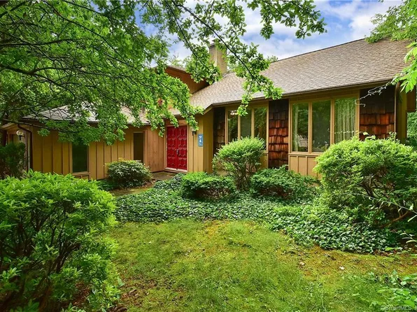 18 Tumble Brook Circle, Somers, CT 06071