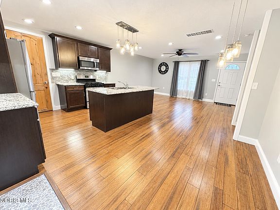 4th image of 513 N Wintergarden Rd