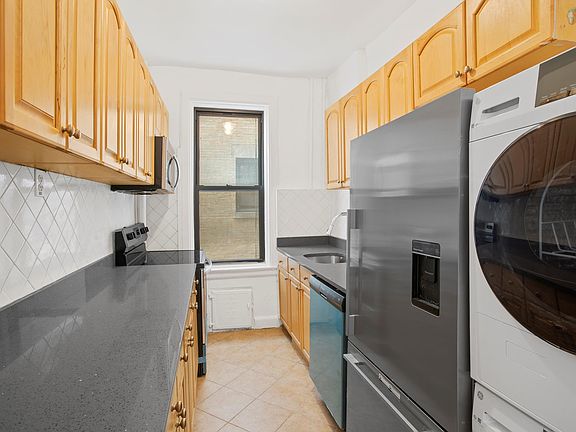 3rd image of 4260 Broadway APT 303