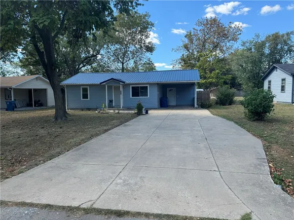 321 N Little Ave, Gentry, AR 72734