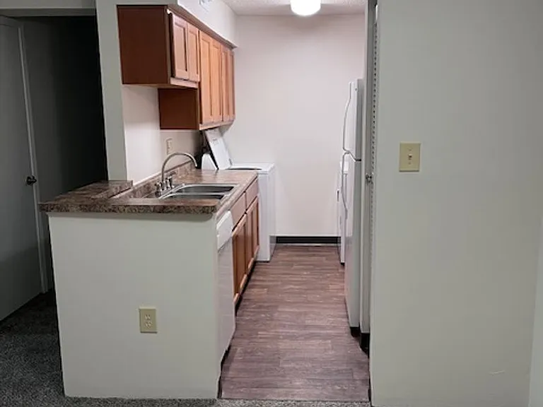 Brandychase Apartments — Photo 4