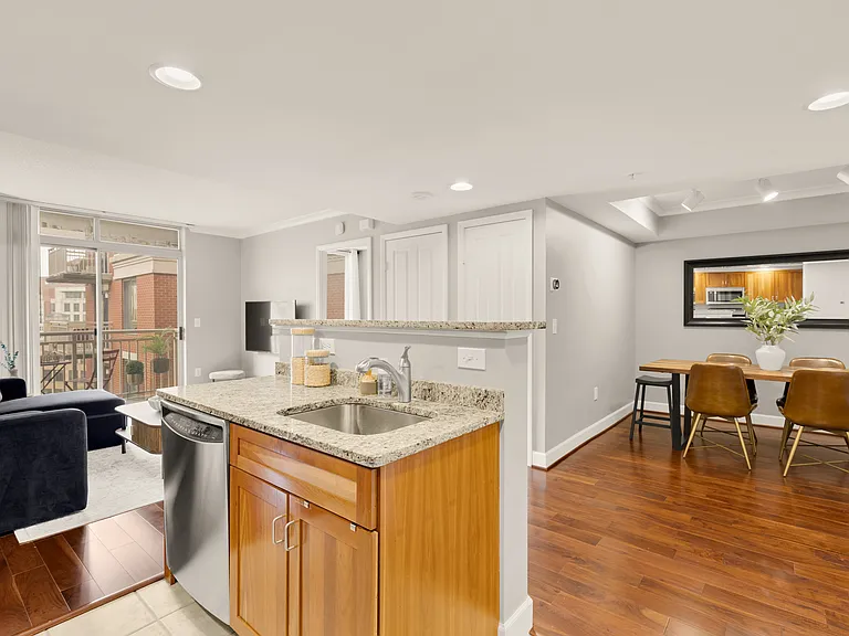 1220 N Fillmore St #810 — Photo 8