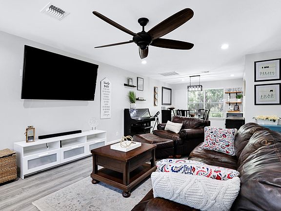 3rd image of 15151 Kamary Ln