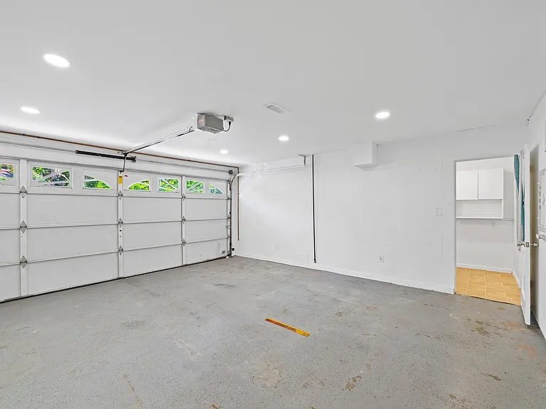 4258 Summit Dr — Photo 40