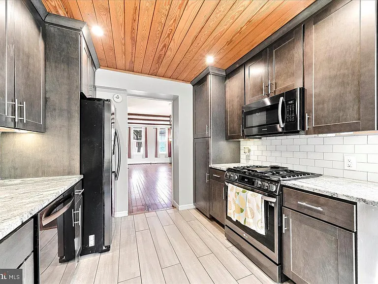 122 E Miner St — Photo 8