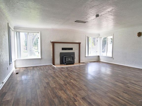 4th image of 2912 S Harmony Ave