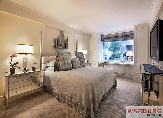 Sold by Warburg | media 1