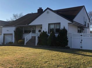 1586 Hitchcock Rd, Wantagh, NY 11793