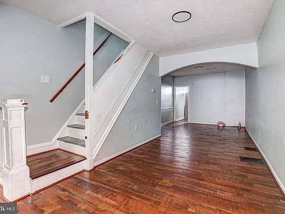 4th image of 3430 Leverton Ave