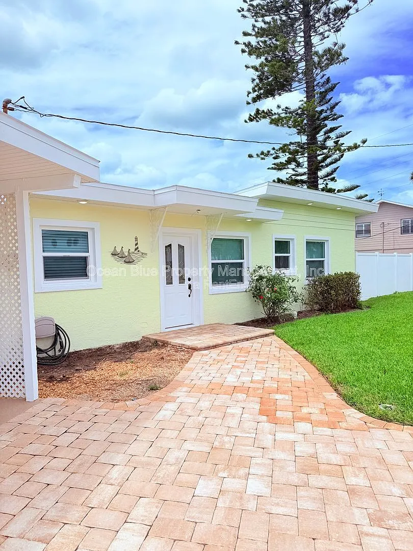 3 bed, 1.0 bath, 936 sqft, $3,395 — Photo 2