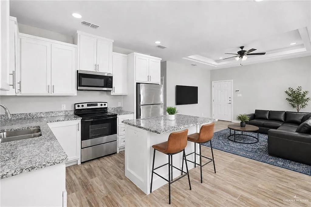 2 bed, 2.0 bath, 1100 sqft, $1,150 — Photo 2