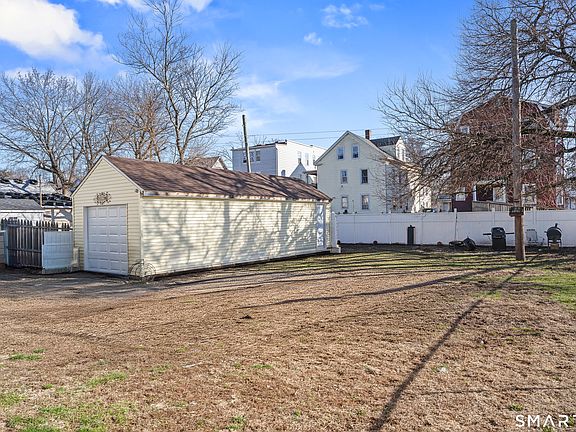 4th image of 160 Springdale Avenue