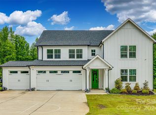 194 Country Lake Dr, Mooresville, NC 28115