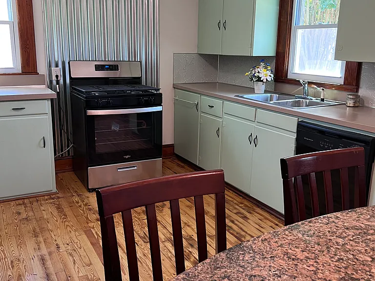 246 W McNeely Ave — Photo 9
