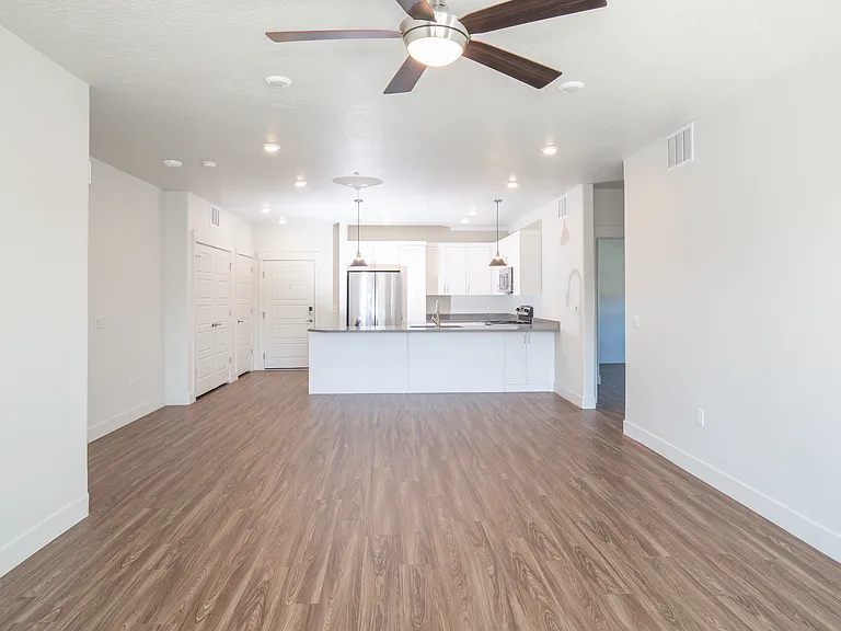 Citizens West Apartments — Photo 20