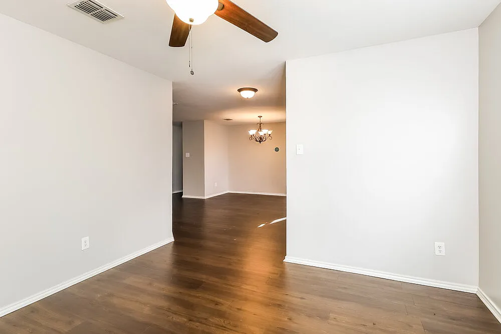 3 bed, 2.0 bath, 1954 sqft, $2,545 — Photo 3