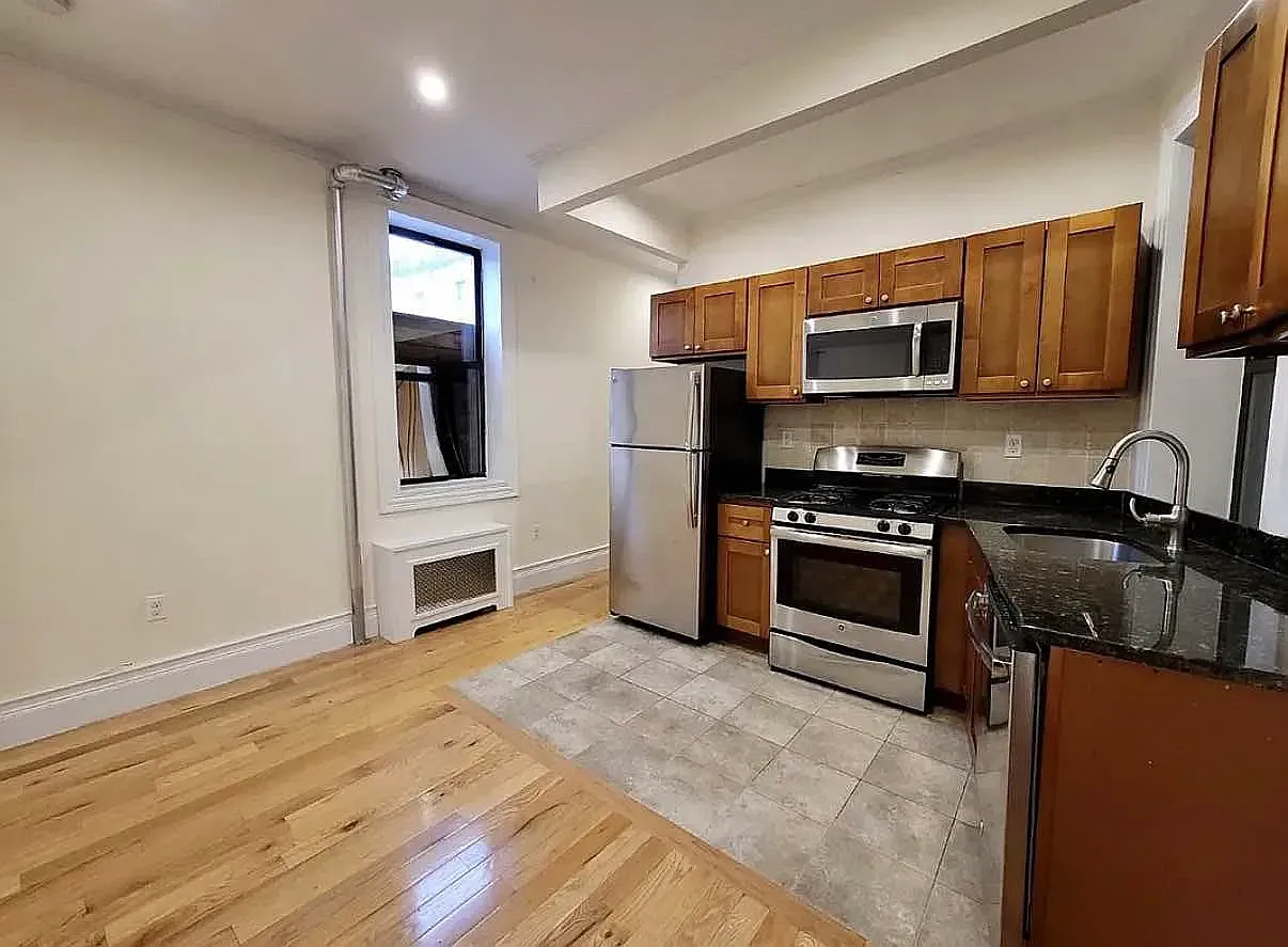 131 Thompson Street — Photo 2