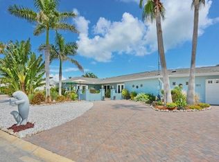 611 Gladstone Ln, Holmes Beach, FL 34217